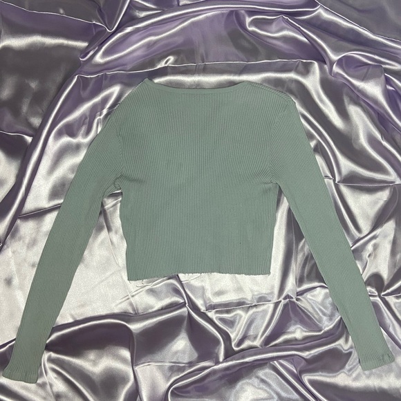 3 ADORABLE LONG SLEEVES BUNDLE!! - Picture 7 of 8